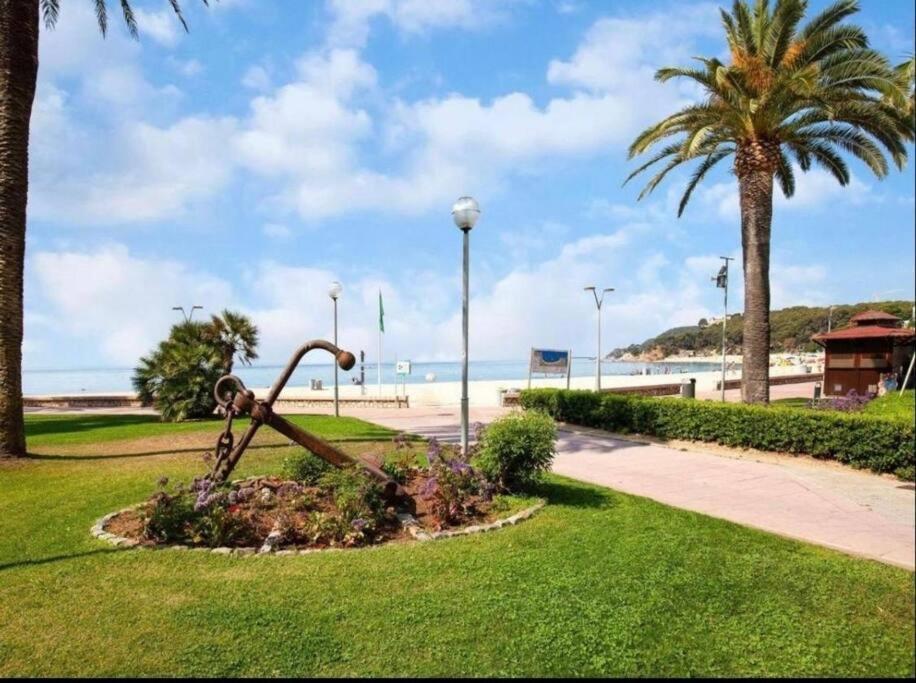 Seahomes Vacations - Coral Sun In Fenals Beach Lloret de Mar Extérieur photo