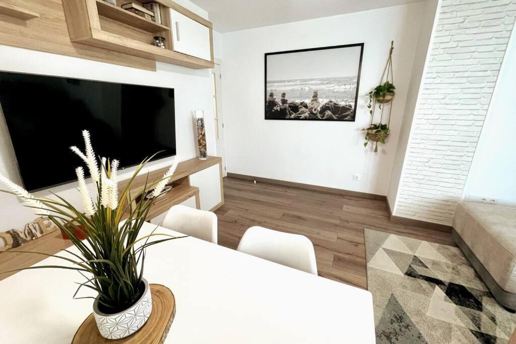 Seahomes Vacations - Coral Sun In Fenals Beach Lloret de Mar Extérieur photo